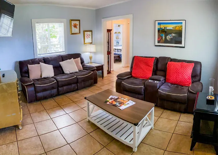 Private Home In Ocala With Fenced Yard, Piano, Central Location, Pets Welcome