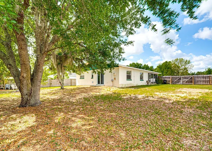 10 Mi To Dtwn Ocala: Dog-Friendly Home W/ Fire Pit