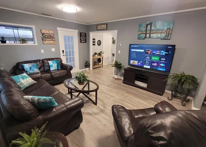 Cozy Cottage - Sleeps 8 - Close To Silver Springs & Wec